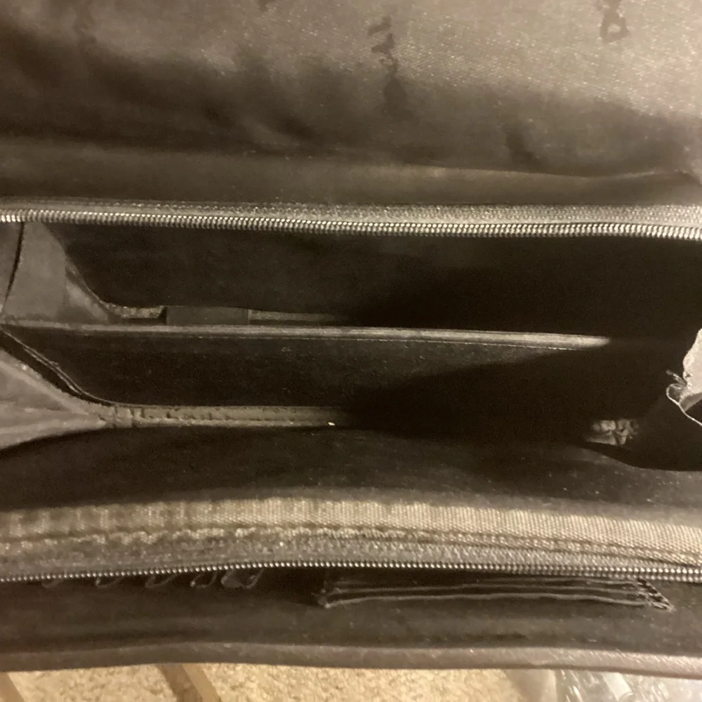 DELLS BLACK LEATHER LAPTOP BAG